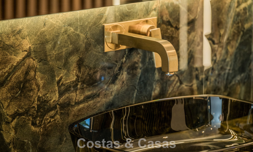 Luxueux appartement rénové avec vue sur la mer à vendre dans un complexe de plage exclusif à Los Monteros, Marbella Est 778372