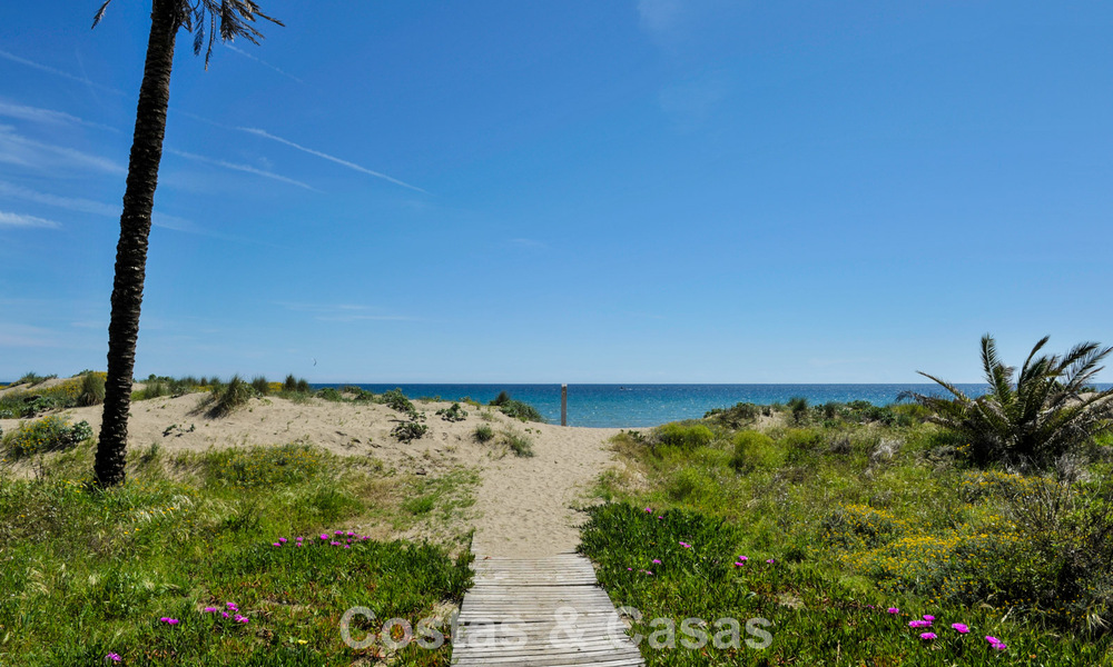 Appartement élégant rénové avec vue sur la mer à vendre dans un complexe de plage exclusif à Los Monteros, Marbella Est 776652