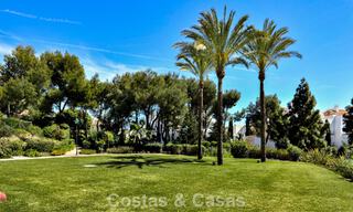 Appartement élégant rénové avec vue sur la mer à vendre dans un complexe de plage exclusif à Los Monteros, Marbella Est 776653 