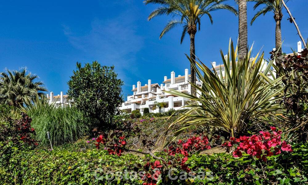 Appartement élégant rénové avec vue sur la mer à vendre dans un complexe de plage exclusif à Los Monteros, Marbella Est 776654