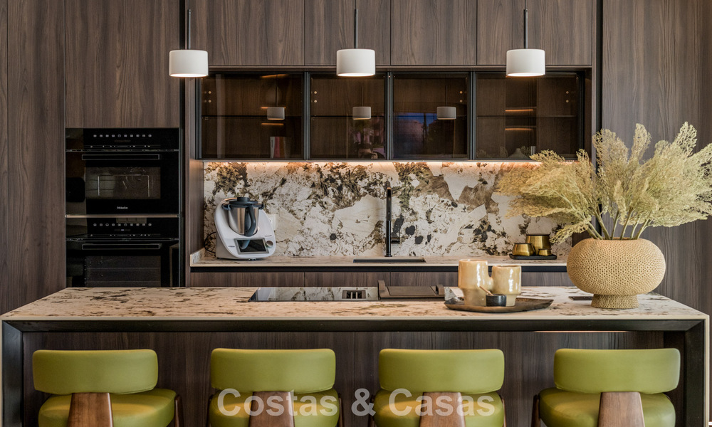 Appartement élégant rénové avec vue sur la mer à vendre dans un complexe de plage exclusif à Los Monteros, Marbella Est 778403