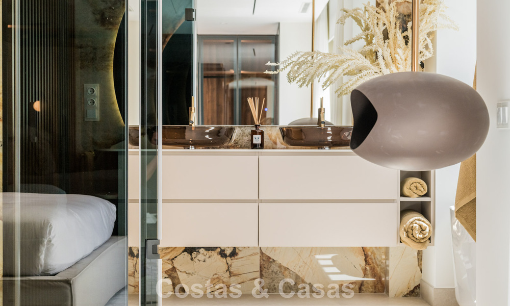 Appartement élégant rénové avec vue sur la mer à vendre dans un complexe de plage exclusif à Los Monteros, Marbella Est 778407