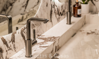 Appartement élégant rénové avec vue sur la mer à vendre dans un complexe de plage exclusif à Los Monteros, Marbella Est 778412 