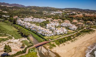 Appartement élégant rénové avec vue sur la mer à vendre dans un complexe de plage exclusif à Los Monteros, Marbella Est 778417 