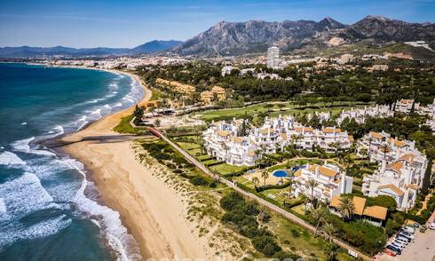 Appartement élégant rénové avec vue sur la mer à vendre dans un complexe de plage exclusif à Los Monteros, Marbella Est 778418
