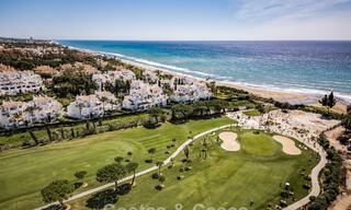 Appartement élégant rénové avec vue sur la mer à vendre dans un complexe de plage exclusif à Los Monteros, Marbella Est 778422 