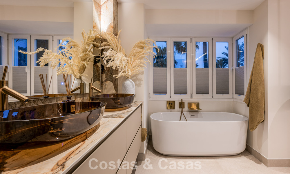 Appartement élégant rénové avec vue sur la mer à vendre dans un complexe de plage exclusif à Los Monteros, Marbella Est 778423