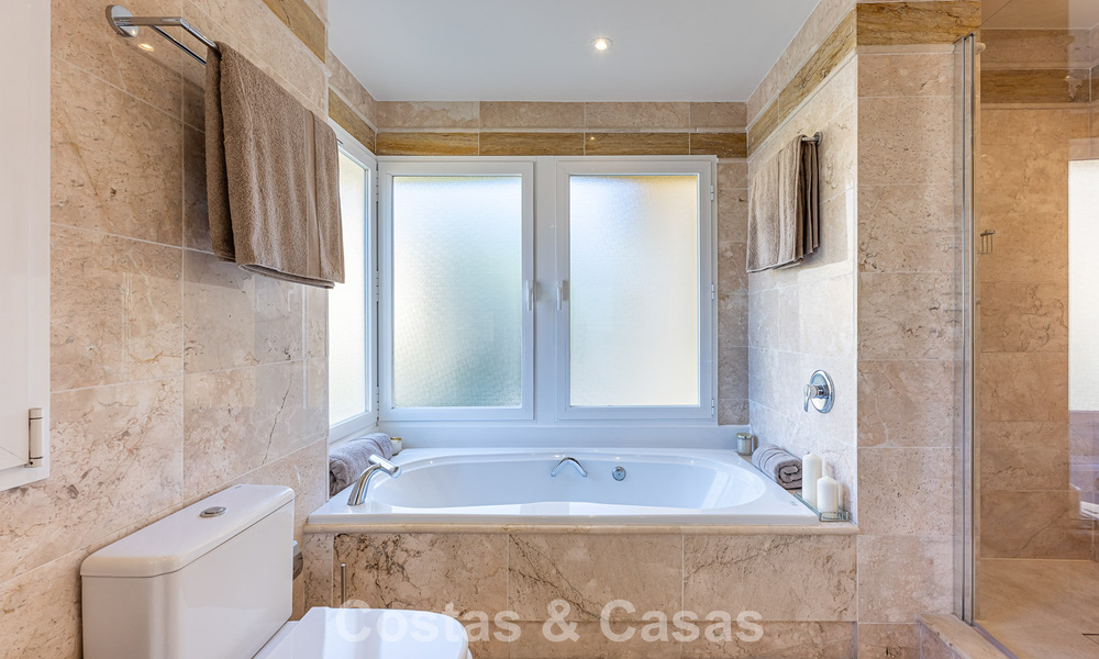 Spacieux appartement de 3 chambres avec vue panoramique sur la mer à vendre dans un complexe de plage à l'est du centre de Marbella 774657