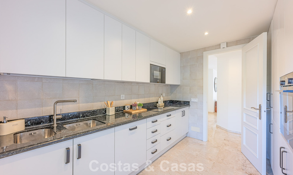 Spacieux appartement de 3 chambres avec vue panoramique sur la mer à vendre dans un complexe de plage à l'est du centre de Marbella 774683