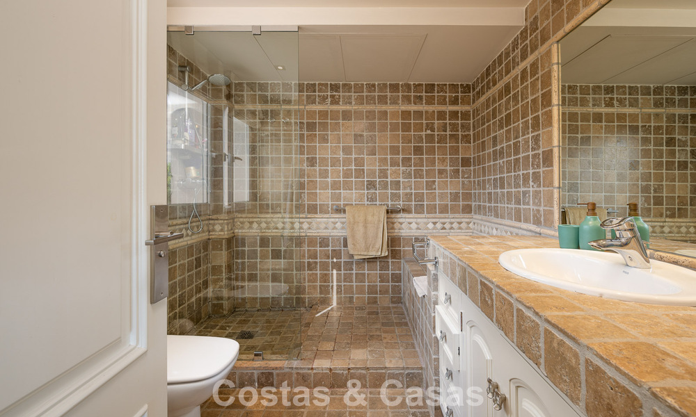 Belle villa de style espagnol avec vue imprenable sur la mer à vendre à Elviria, Marbella Est 774760