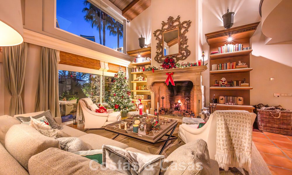 Belle villa de style espagnol avec vue imprenable sur la mer à vendre à Elviria, Marbella Est 774812