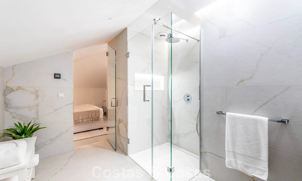 Magnifique penthouse double avec vue sur la mer à vendre à distance de marche de Puerto Banus, Marbella 774855