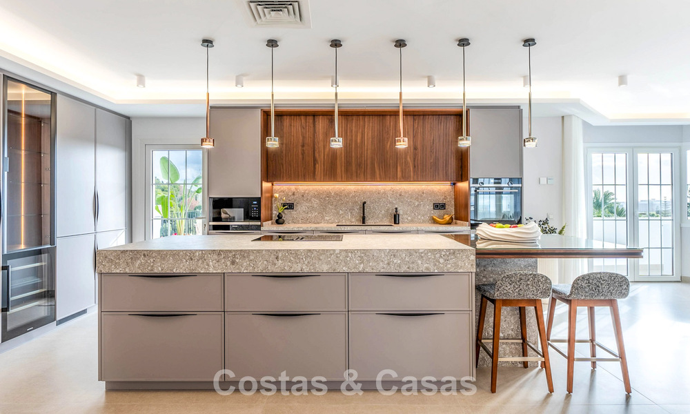 Magnifique penthouse double avec vue sur la mer à vendre à distance de marche de Puerto Banus, Marbella 774865