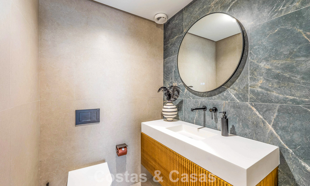 Magnifique penthouse double avec vue sur la mer à vendre à distance de marche de Puerto Banus, Marbella 774870