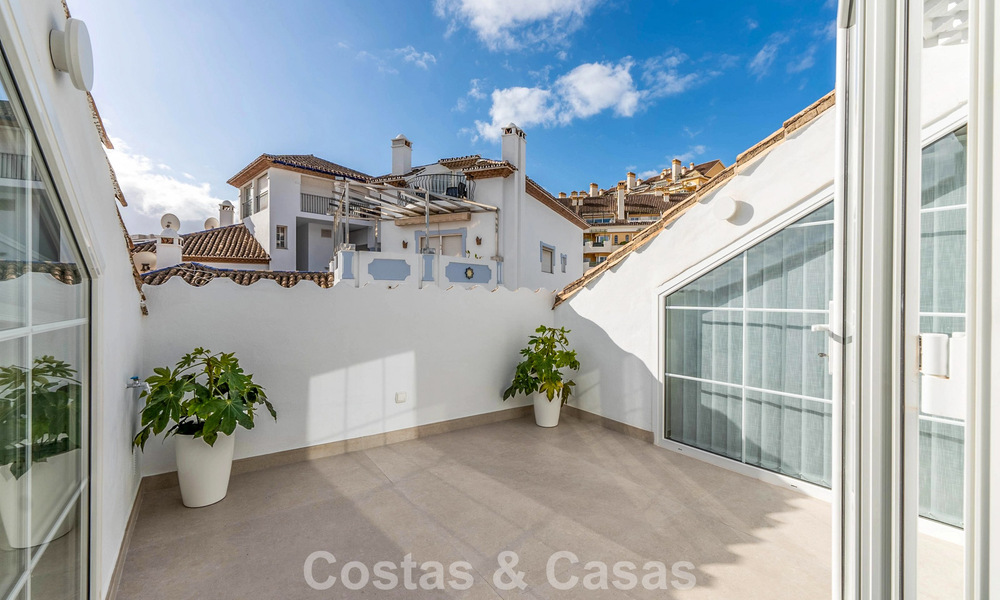 Magnifique penthouse double avec vue sur la mer à vendre à distance de marche de Puerto Banus, Marbella 774886