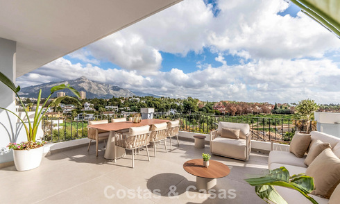 Magnifique penthouse double avec vue sur la mer à vendre à distance de marche de Puerto Banus, Marbella 774890