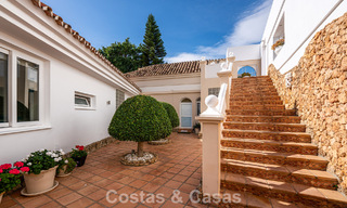 Villa méditerranéenne classique à vendre avec vue panoramique sur la mer dans une communauté exclusive à Marbella - Benahavis 774916 