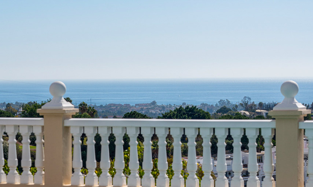Villa méditerranéenne classique à vendre avec vue panoramique sur la mer dans une communauté exclusive à Marbella - Benahavis 774917