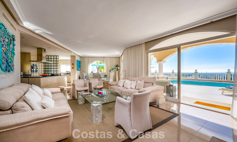 Villa méditerranéenne classique à vendre avec vue panoramique sur la mer dans une communauté exclusive à Marbella - Benahavis 774921