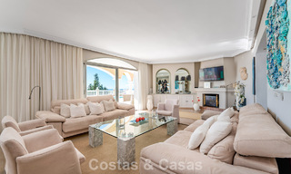 Villa méditerranéenne classique à vendre avec vue panoramique sur la mer dans une communauté exclusive à Marbella - Benahavis 774924 