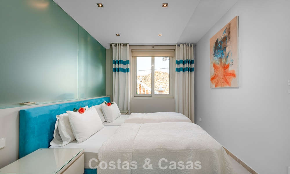 Villa méditerranéenne classique à vendre avec vue panoramique sur la mer dans une communauté exclusive à Marbella - Benahavis 774925