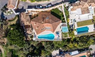 Villa méditerranéenne classique à vendre avec vue panoramique sur la mer dans une communauté exclusive à Marbella - Benahavis 774932 