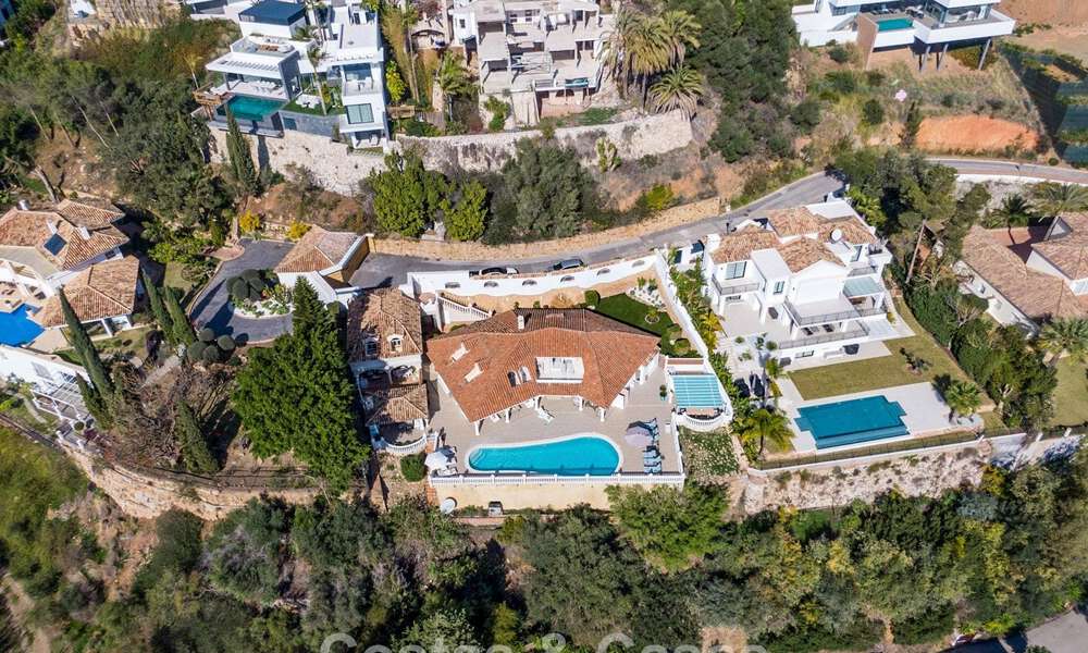 Villa méditerranéenne classique à vendre avec vue panoramique sur la mer dans une communauté exclusive à Marbella - Benahavis 774934