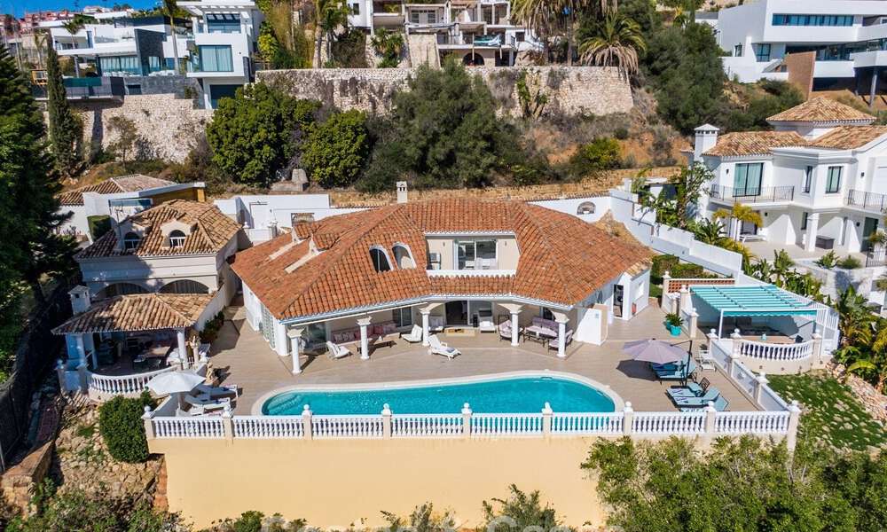 Villa méditerranéenne classique à vendre avec vue panoramique sur la mer dans une communauté exclusive à Marbella - Benahavis 774935