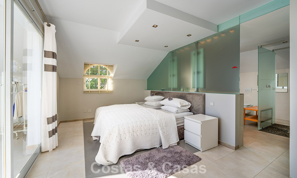 Villa méditerranéenne classique à vendre avec vue panoramique sur la mer dans une communauté exclusive à Marbella - Benahavis 774937