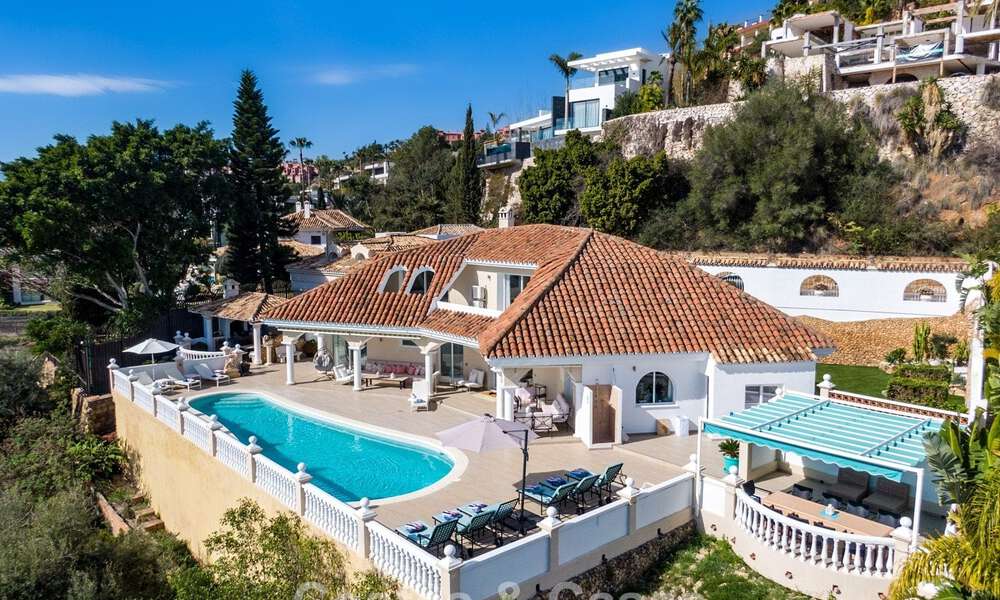 Villa méditerranéenne classique à vendre avec vue panoramique sur la mer dans une communauté exclusive à Marbella - Benahavis 774938
