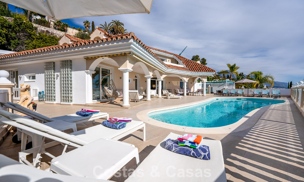 Villa méditerranéenne classique à vendre avec vue panoramique sur la mer dans une communauté exclusive à Marbella - Benahavis 774942