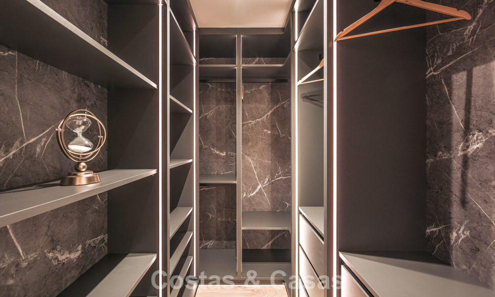 Maison de ville luxueusement rénovée avec vue sur la mer à vendre, dans un quartier fermé sur le Golden Mile de Marbella 774965