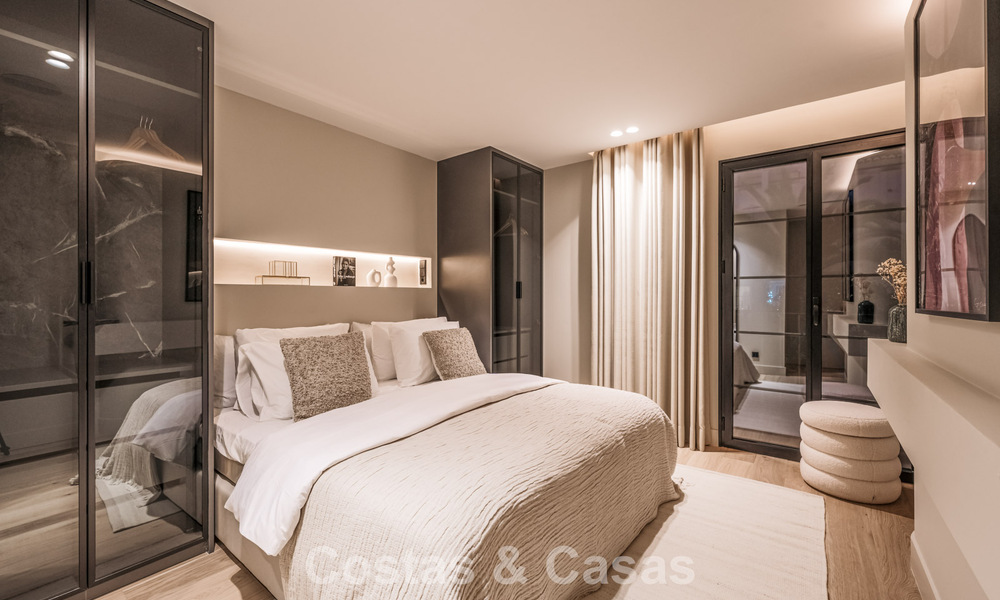 Maison de ville luxueusement rénovée avec vue sur la mer à vendre, dans un quartier fermé sur le Golden Mile de Marbella 774968