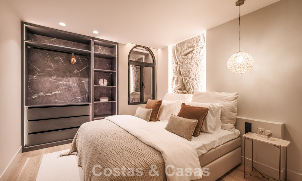 Maison de ville luxueusement rénovée avec vue sur la mer à vendre, dans un quartier fermé sur le Golden Mile de Marbella 774969