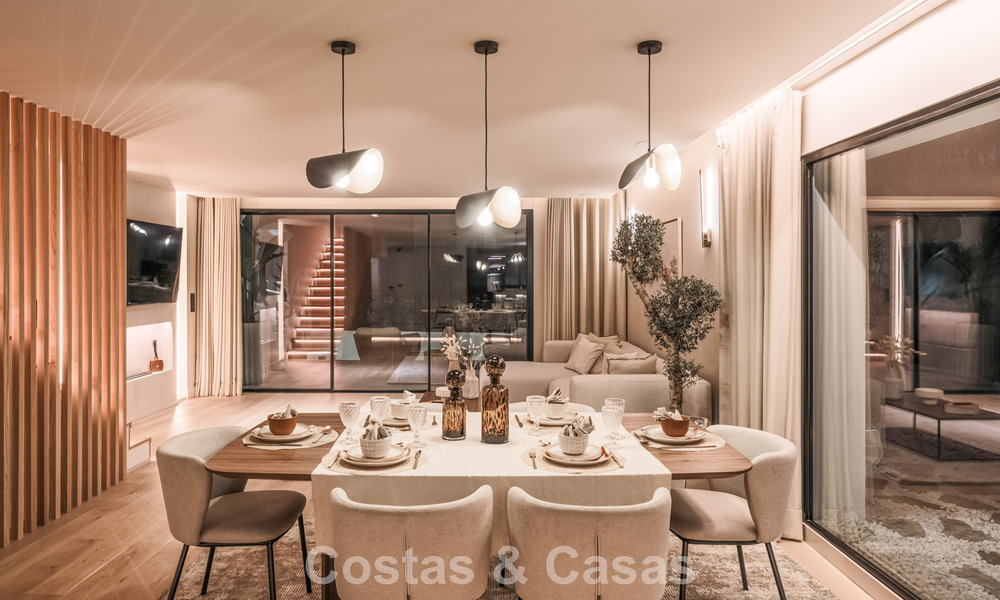 Maison de ville luxueusement rénovée avec vue sur la mer à vendre, dans un quartier fermé sur le Golden Mile de Marbella 774970