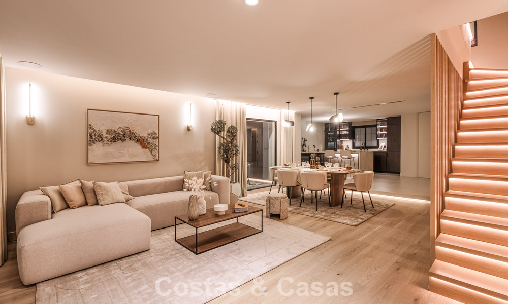 Maison de ville luxueusement rénovée avec vue sur la mer à vendre, dans un quartier fermé sur le Golden Mile de Marbella 774971