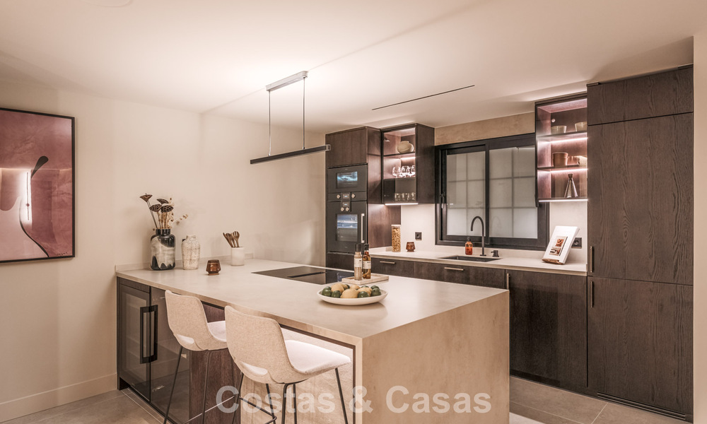 Maison de ville luxueusement rénovée avec vue sur la mer à vendre, dans un quartier fermé sur le Golden Mile de Marbella 774972