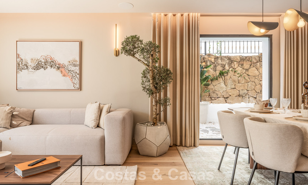 Maison de ville luxueusement rénovée avec vue sur la mer à vendre, dans un quartier fermé sur le Golden Mile de Marbella 774975