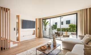 Maison de ville luxueusement rénovée avec vue sur la mer à vendre, dans un quartier fermé sur le Golden Mile de Marbella 774976 