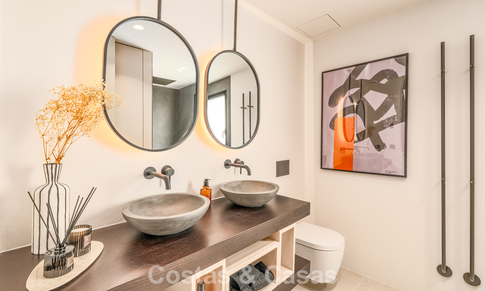 Maison de ville luxueusement rénovée avec vue sur la mer à vendre, dans un quartier fermé sur le Golden Mile de Marbella 774982