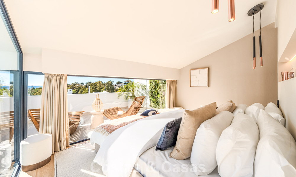 Maison de ville luxueusement rénovée avec vue sur la mer à vendre, dans un quartier fermé sur le Golden Mile de Marbella 774985