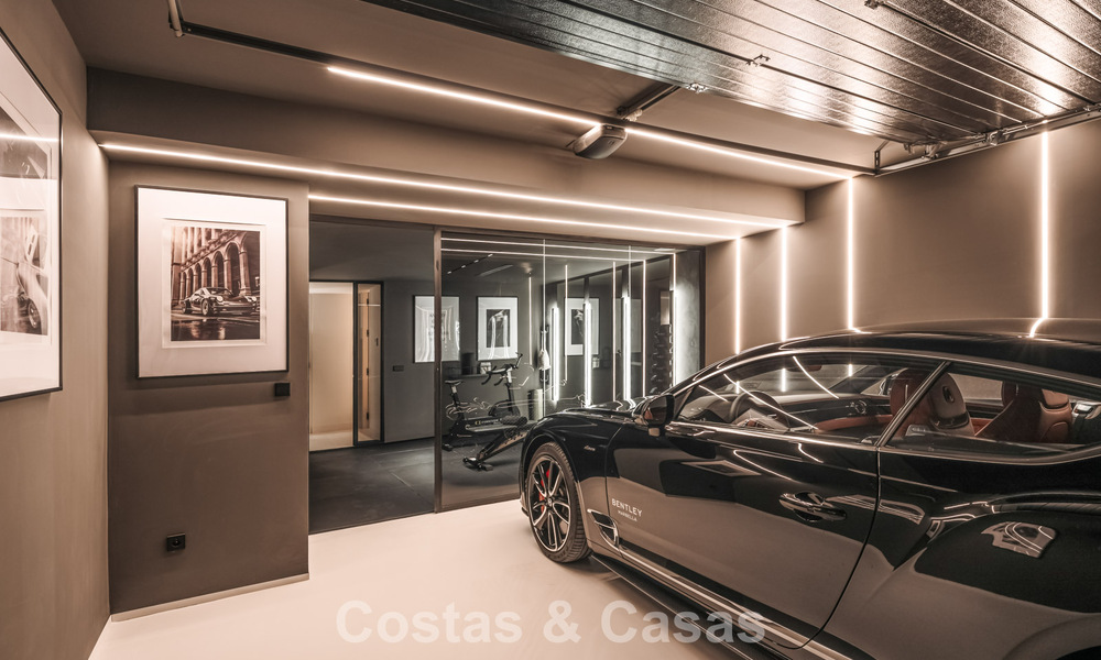 Maison de ville luxueusement rénovée avec vue sur la mer à vendre, dans un quartier fermé sur le Golden Mile de Marbella 774987