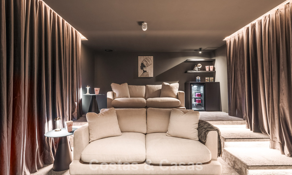 Maison de ville luxueusement rénovée avec vue sur la mer à vendre, dans un quartier fermé sur le Golden Mile de Marbella 774988