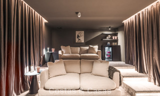 Maison de ville luxueusement rénovée avec vue sur la mer à vendre, dans un quartier fermé sur le Golden Mile de Marbella 774988 