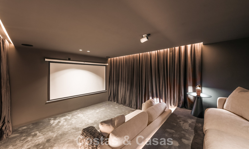 Maison de ville luxueusement rénovée avec vue sur la mer à vendre, dans un quartier fermé sur le Golden Mile de Marbella 774989