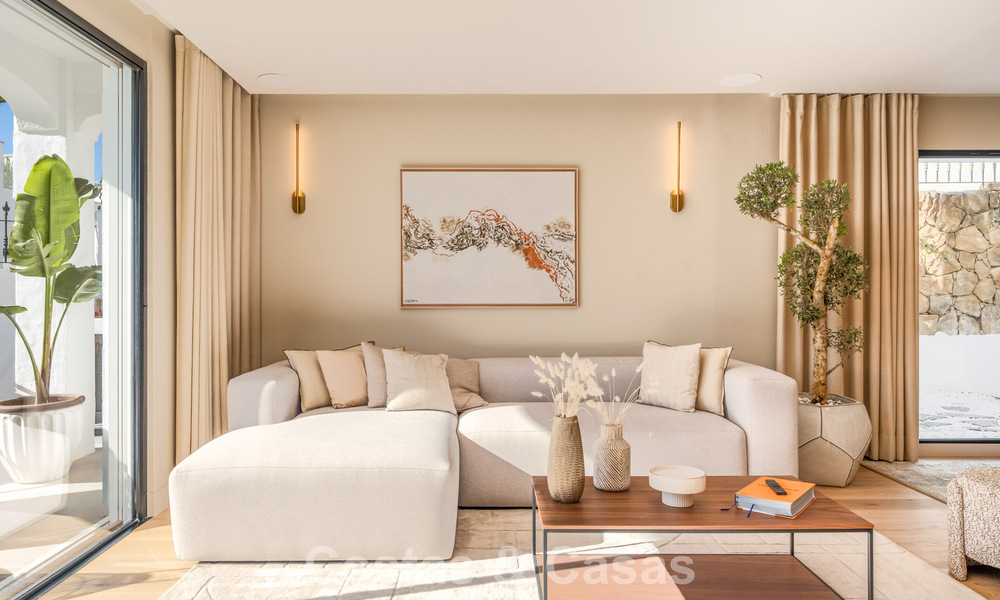 Maison de ville luxueusement rénovée avec vue sur la mer à vendre, dans un quartier fermé sur le Golden Mile de Marbella 774991