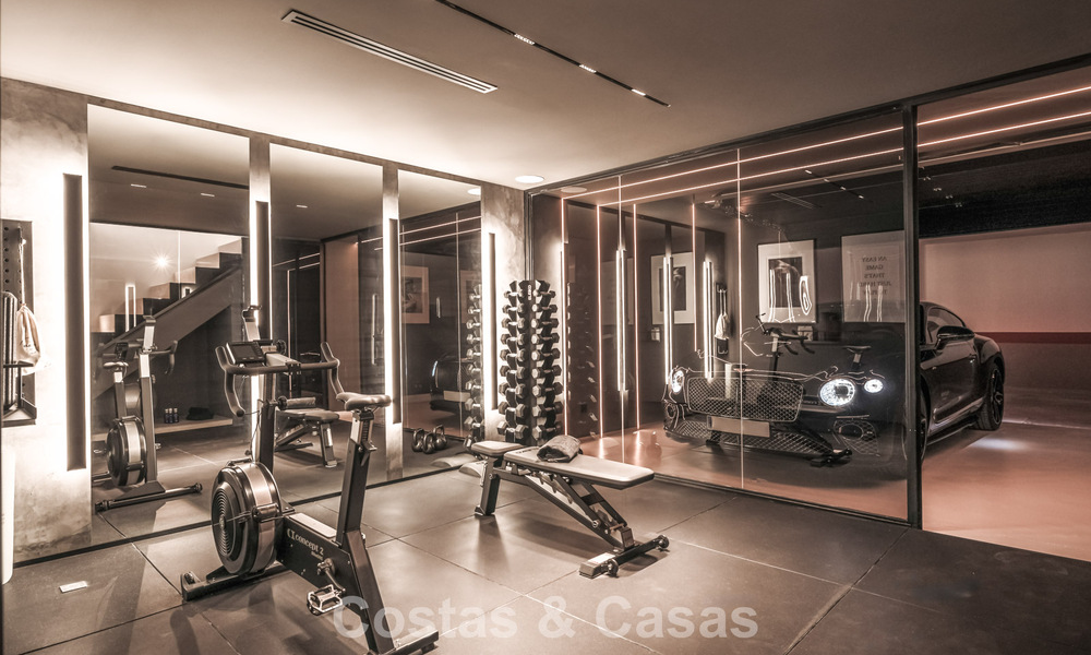 Maison de ville luxueusement rénovée avec vue sur la mer à vendre, dans un quartier fermé sur le Golden Mile de Marbella 774992