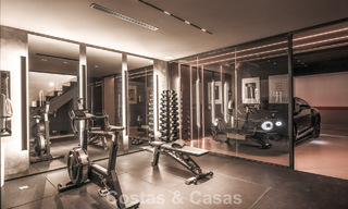 Maison de ville luxueusement rénovée avec vue sur la mer à vendre, dans un quartier fermé sur le Golden Mile de Marbella 774992 