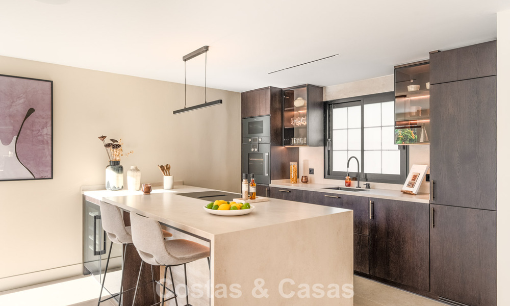 Maison de ville luxueusement rénovée avec vue sur la mer à vendre, dans un quartier fermé sur le Golden Mile de Marbella 774994