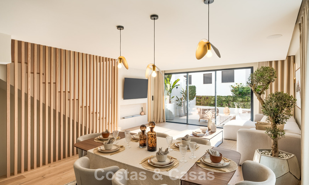 Maison de ville luxueusement rénovée avec vue sur la mer à vendre, dans un quartier fermé sur le Golden Mile de Marbella 774996
